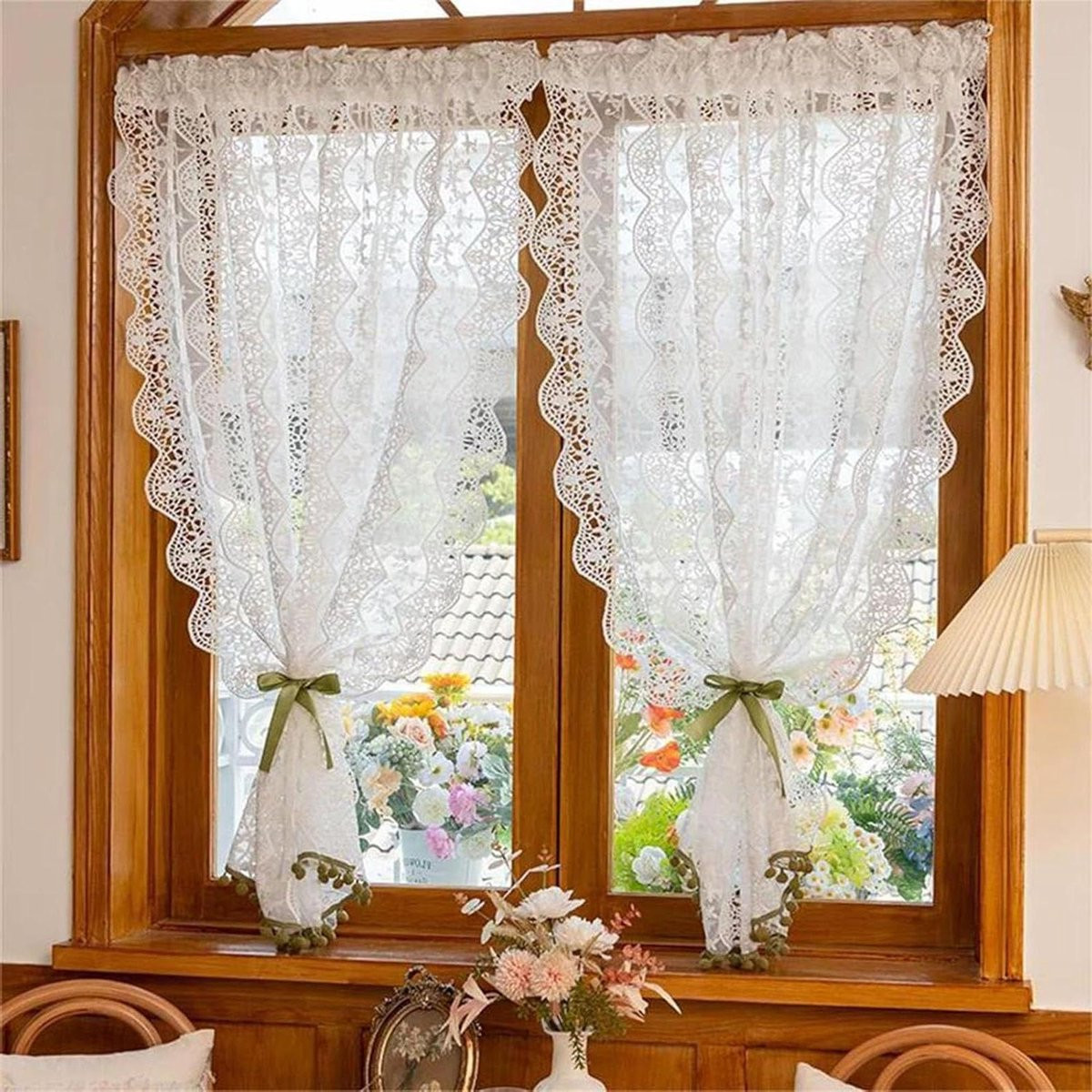 Wit Kant Gordijn met Bloemenpatroon en Pompons - Semi-transparante Vitrage - 130 x 25 cm