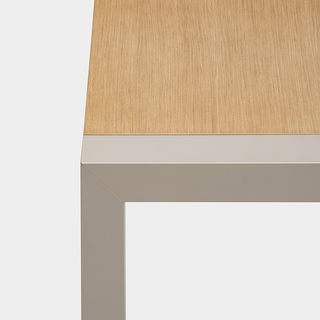 Kristalia Sushi Holz Indoor Tisch (Tischplatte europäische Eiche Holzfurnier, Be... Tischplatte europäische Eiche Holzfurnier, Beine sandgrau lackiertes Aluminium (farbähnlich RAL 9002) | 90 x 200cm 01SUS64F
