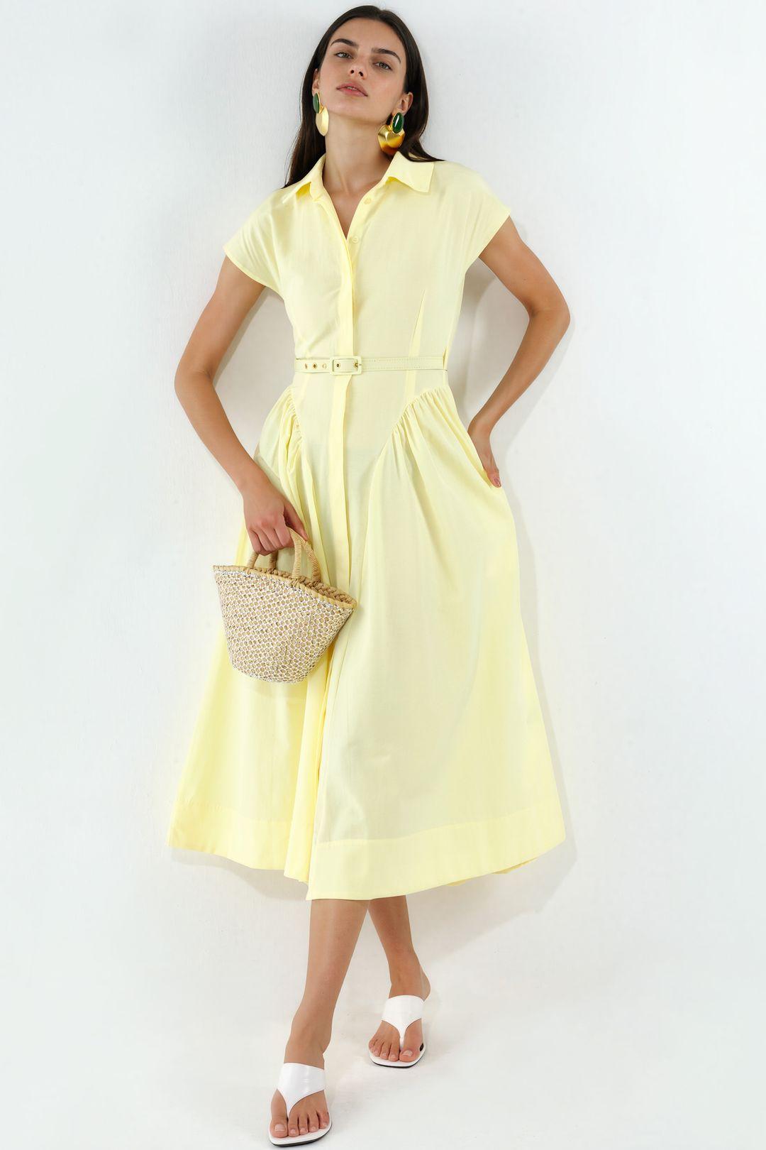 Midikleid mit Gürtel und Hemdkragen