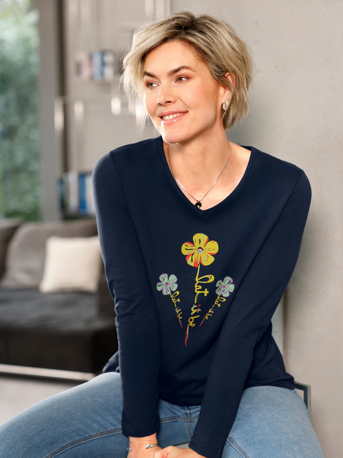 V-Shirt CLASSIC BASICS "V-Shirt", Damen, Gr. 44, blau (marine), 100% Baumwolle, geblümt, gemustert, V-Ausschnitt, Shirts V-Shirt