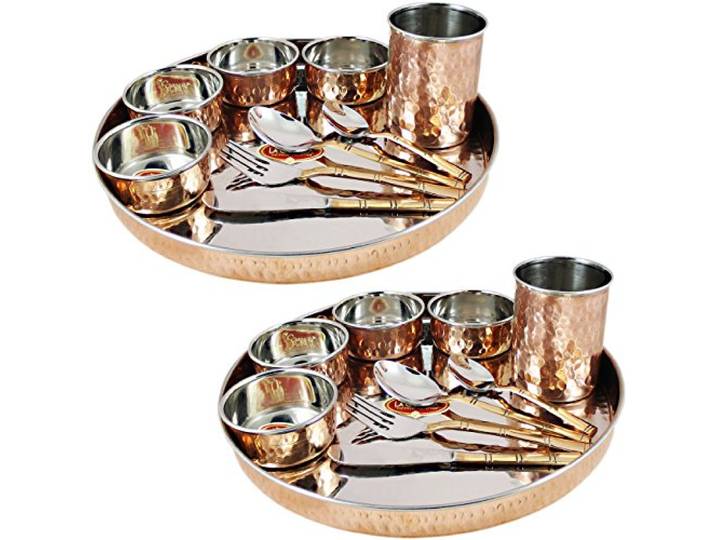 Prisha India Craft Kupfer Geschirrteller Thali Set mit Tasse, Schalen, Löffel, Gabel und Messer (30 cm, 2er Pack)