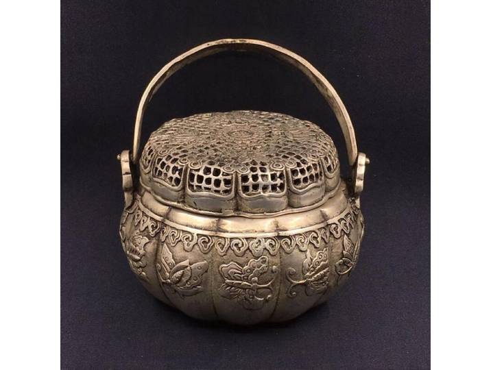 Brûle-encens antique en cuivre blanc sculpté, pot à poignée, motif floral finement sculpté, fourneau Xuande, décoration de bureau vintage