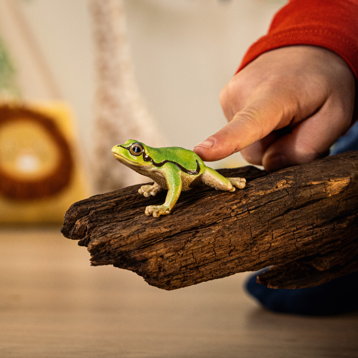 Schleich Wild Life European Tree Frog Figure, 4.1 cm x 5.15 cm x 2.8 cm, green, for Kids
