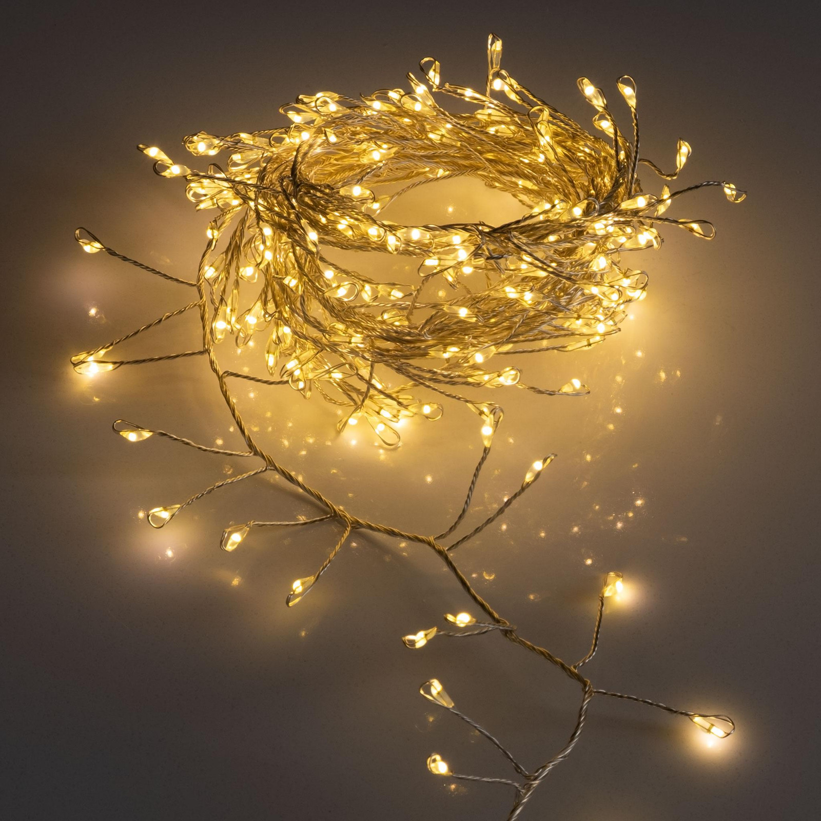 Spetebo Zilverkleurige LED-lichtslinger met clusterlampjes - 240 LED's - 2,4 meter - Buitenverlichting