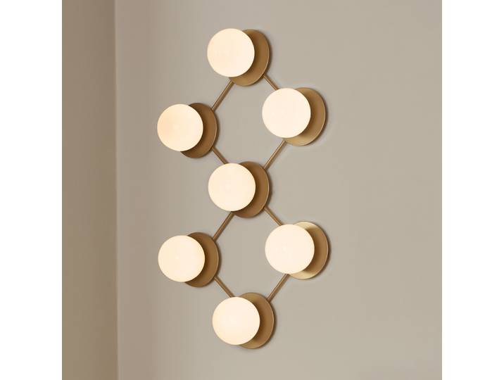 Applique murale Liila 7, à 7 lampes, blanc chaud, or/opale - Nuura - Salon / séjour - Design - Verre - Boule