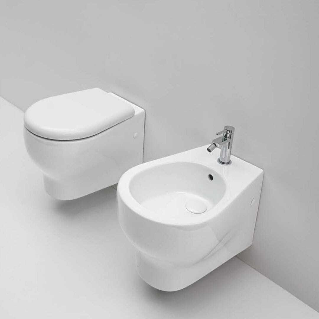 Wand-WC mit Spülrand und Bidet aus weißer Keramik | Soave