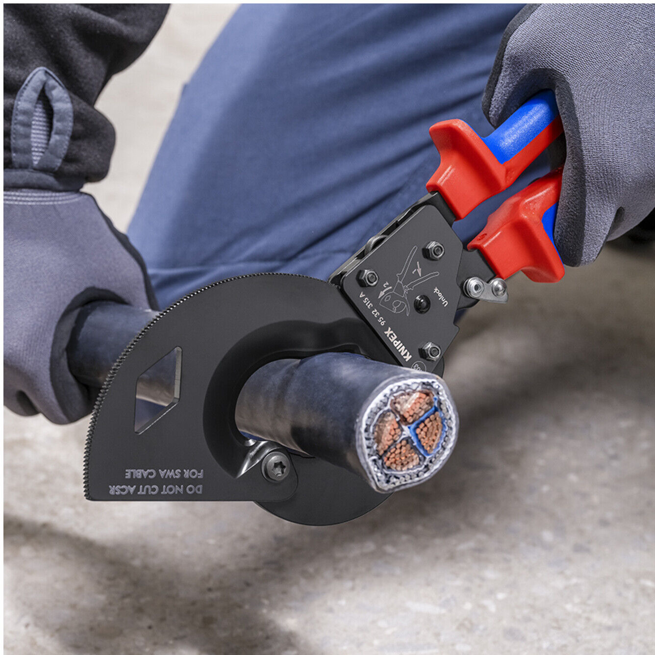 KNIPEX 95 32 315 A Kabelschneider (Ratschenprinzip) für stahlarmierte Kabel (SWA-Kabel) mit Mehrkomponenten-Hüllen schwarz lackiert 315 mm)