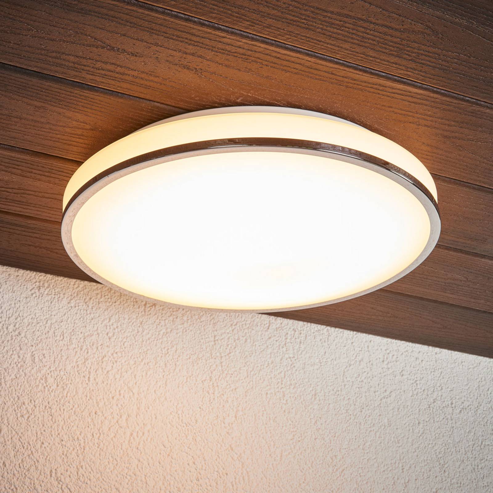 Deckenlampe Lyss Lindby, weiß / opal, für Badezimmer, Glas, Modern, Deckenlampe