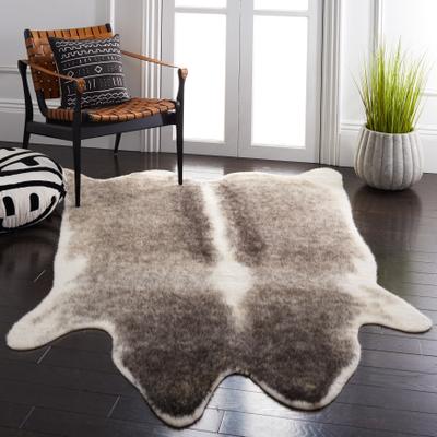 SAFAVIEH Faux Cow Hide Neacsa Animal Rug