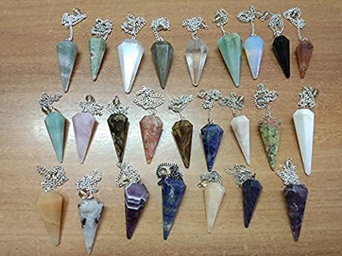 Set van 7 handgekozen multicolor energie stenen pendels voor spirituele ontwikkeling