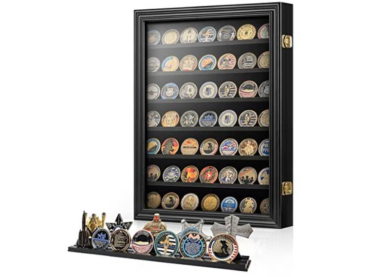 DecoWoodo Military Challenge Münzen Vitrine Wandhalterung mit HD Glastür, 7 Reihen Münzhalter Vitrine Rack Shadow Box mit abnehmbaren 2 Rillen Regale für Medaille Casino Poker Chips, Schwarz
