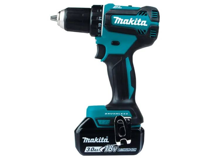 Makita Akku-Bohrschrauber 18V 2x 3,0 Ah Akkus + Ladegerät im MAKPAC