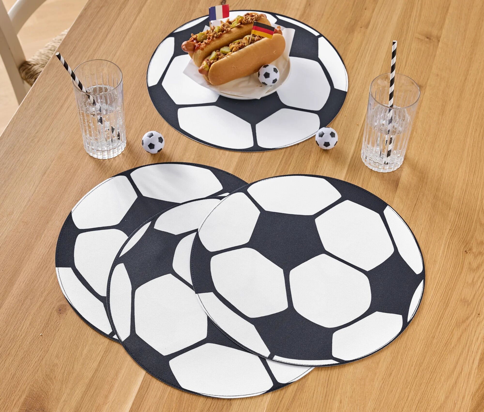Tchibo - 4 Fussball-Platzsets - schwarz