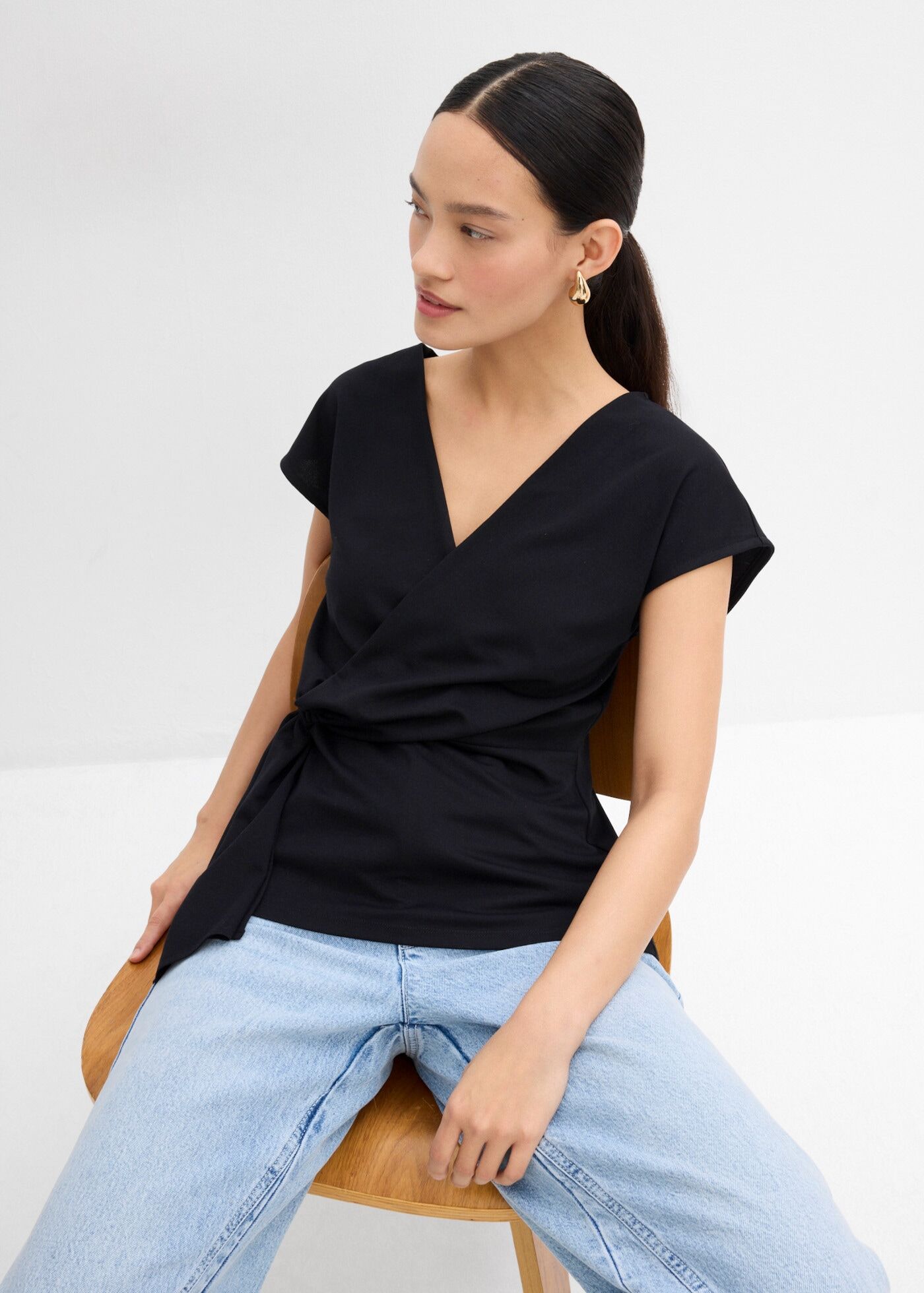 Shirttop BONPRIX, Damen, Gr. 36/38 (S), schwarz, Obermaterial: 68% Viskose, 28% Polyester, 4% Elasthan, slim fit, Tops Shirttop, ärmelloses Design, mit V-Ausschnitt, Slim Fit Passform