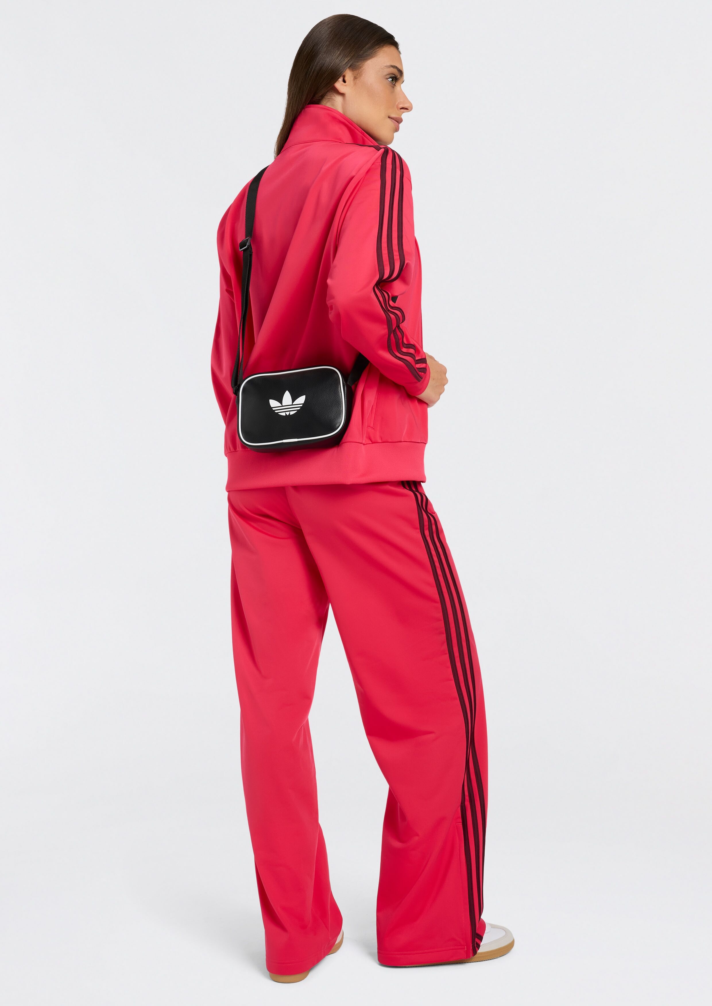 Sporttasche ADIDAS ORIGINALS "ADICOLOR CLASSIC MINI AIRLINER", Damen, schwarz, Obermaterial: 100% Polyurethan, Taschen Sporttasche