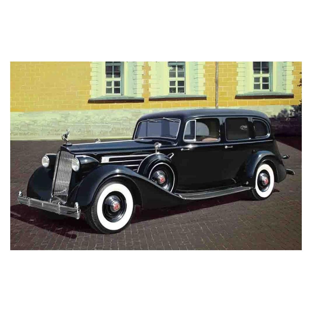 ICM Packard Twelve 1936 WWII Soviet Leader's Car with Passengers (35535)