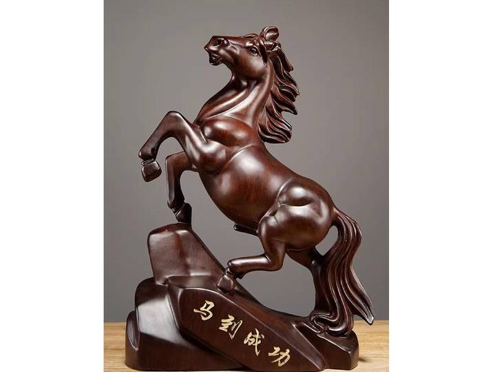 Ornement de cheval sculpté en bois d'ébène, artisanat, décoration pour la maison, le salon, article cadeau, «atteindre le succès»