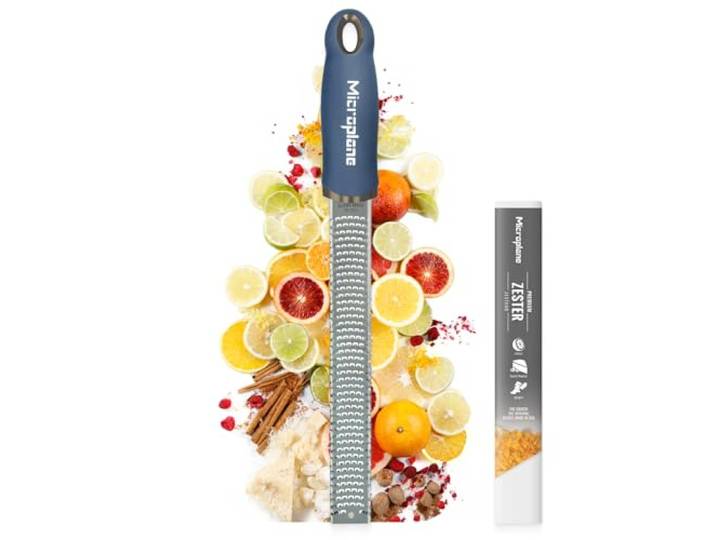 Microplane Râpe à zesteur en Couleur Bleu Denim pour Agrumes\, Parmesan\, Gingembre\, Chocolat et Noix de Muscade avec Lame Fine - Fabriqué aux États-Unis