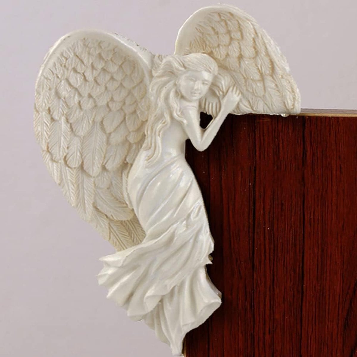 Engel Deurkozijn Decoratie - Wit Muursculptuur Ornament van Gedetailleerd Hars - Hoogte: 16 cm