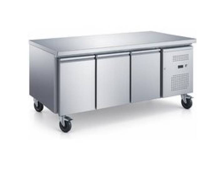 Desserte réfrigérée pâtissière - 3 portes - 448 L - Froid ventilé - Plan de travail inox