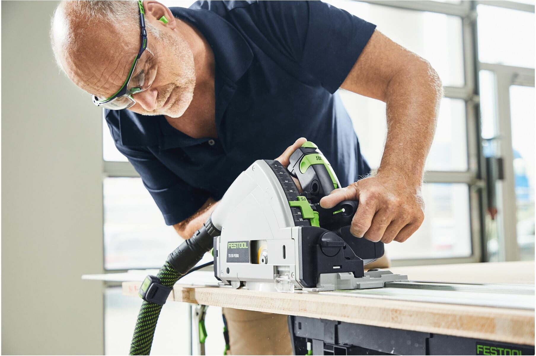 Festool TS 55 FEBQ-Plus-FS Tauchsäge mit leistungsstarkem Motor und präziser Schnitttiefe für Holzwerkstoffe, inkl. Führungsschiene, 577010)