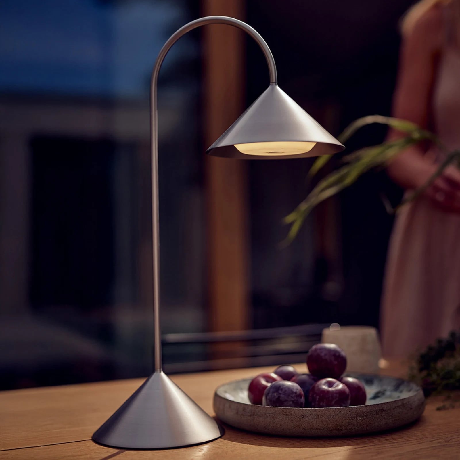 FRANDSEN Grasp LED tafellamp met oplaadbare batterij voor woonkamer, slaapkamer of balkon