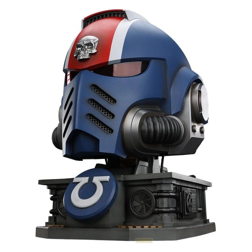 Joy Toy Warhammer 40,000: Space Marine 2 Replik Ultramarines Lieutenant Titus Helm mit Display-Stand (JT01697)