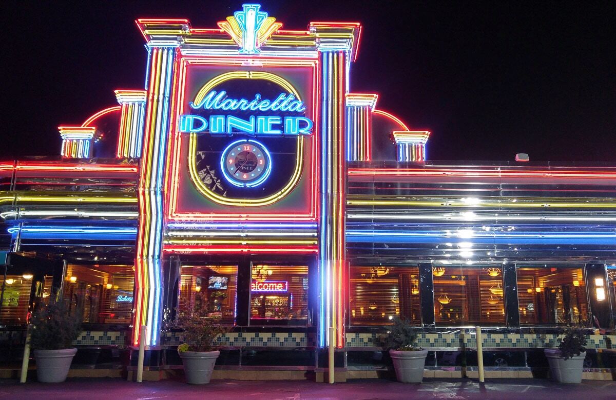 Fototapete PAPERMOON "RETRO DINER-NEON CADILLAC ELVIS ROUTE 66 VINTAGE ROSA", bunt, B:2,5m L:1,86m, Vlies, Tapeten, Fototapete bunt B/L: 2,5m x 1,86m, Bahnen: 5 Stk.