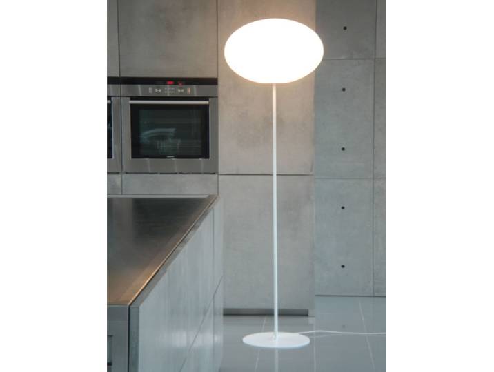 Eggy Pin Stehlampe, Ø 55 cm, opal/weiß - CPH Lighting - Wohnzimmer - Metall