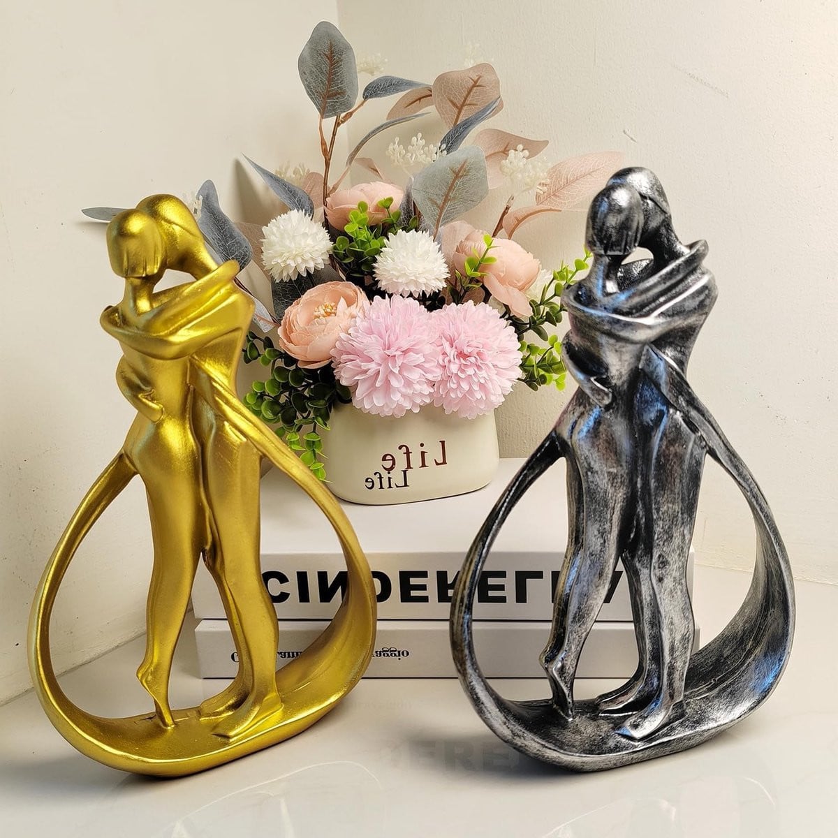 Moderne Abstracte Beeldhouwwerk van Een Koppel, Decoratieve Figuren voor Woonkamer en Kantoor