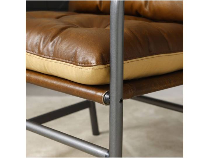 Fauteuil en cuir marron EVRYAE style Mid Century Modern avec accoudoirs structure métal intérieur