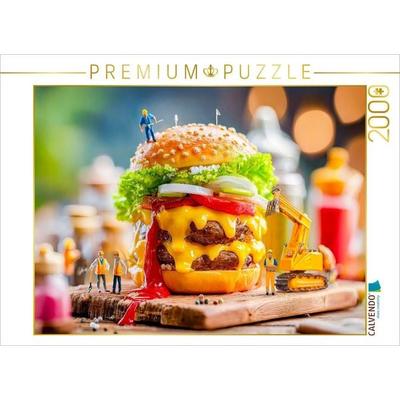 CALVENDO Puzzle Miniatur Bauarbeiter mit Bagger servieren saftigen Burger am Grill | 2000 Teile Lege-Größe 90x67cm Foto-Puzzle für glückliche Stunden