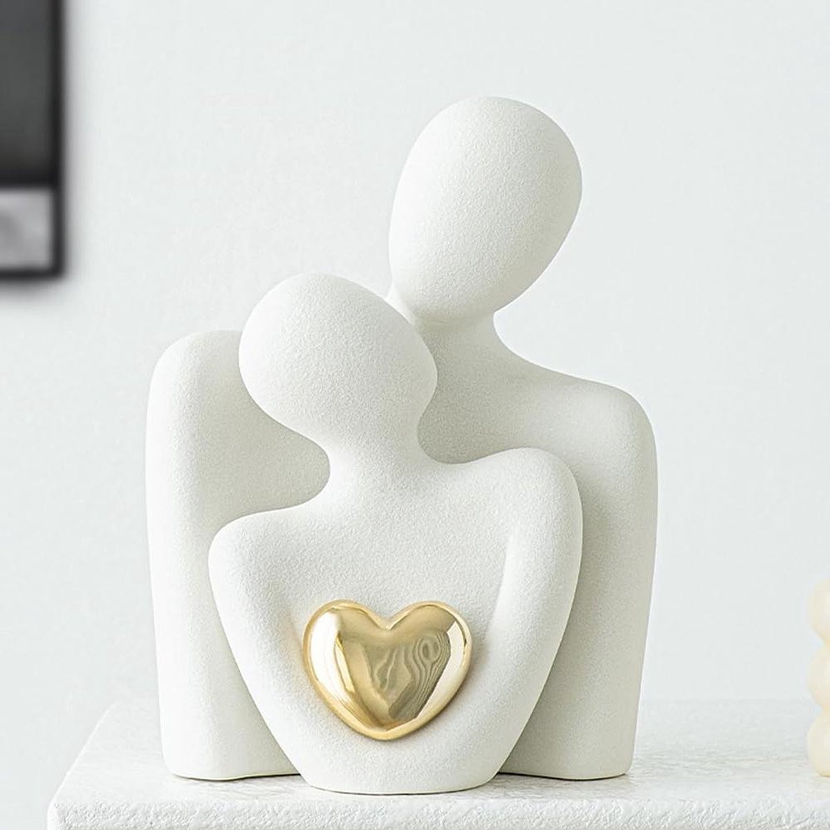 Omhelzend Paarbeeld Liefdesbeeldje Keramiek Wit Goud Hoogte: 18 cm