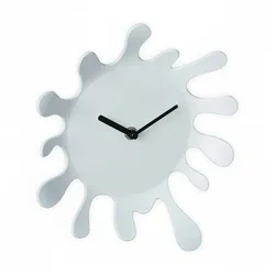 Relaxdays Wanduhr Farbklecks, HxB: 25 x 22,5 cm, batteriebetrieben, ohne Zahlen, analog, moderne Wohnzimmeruhr, weiß