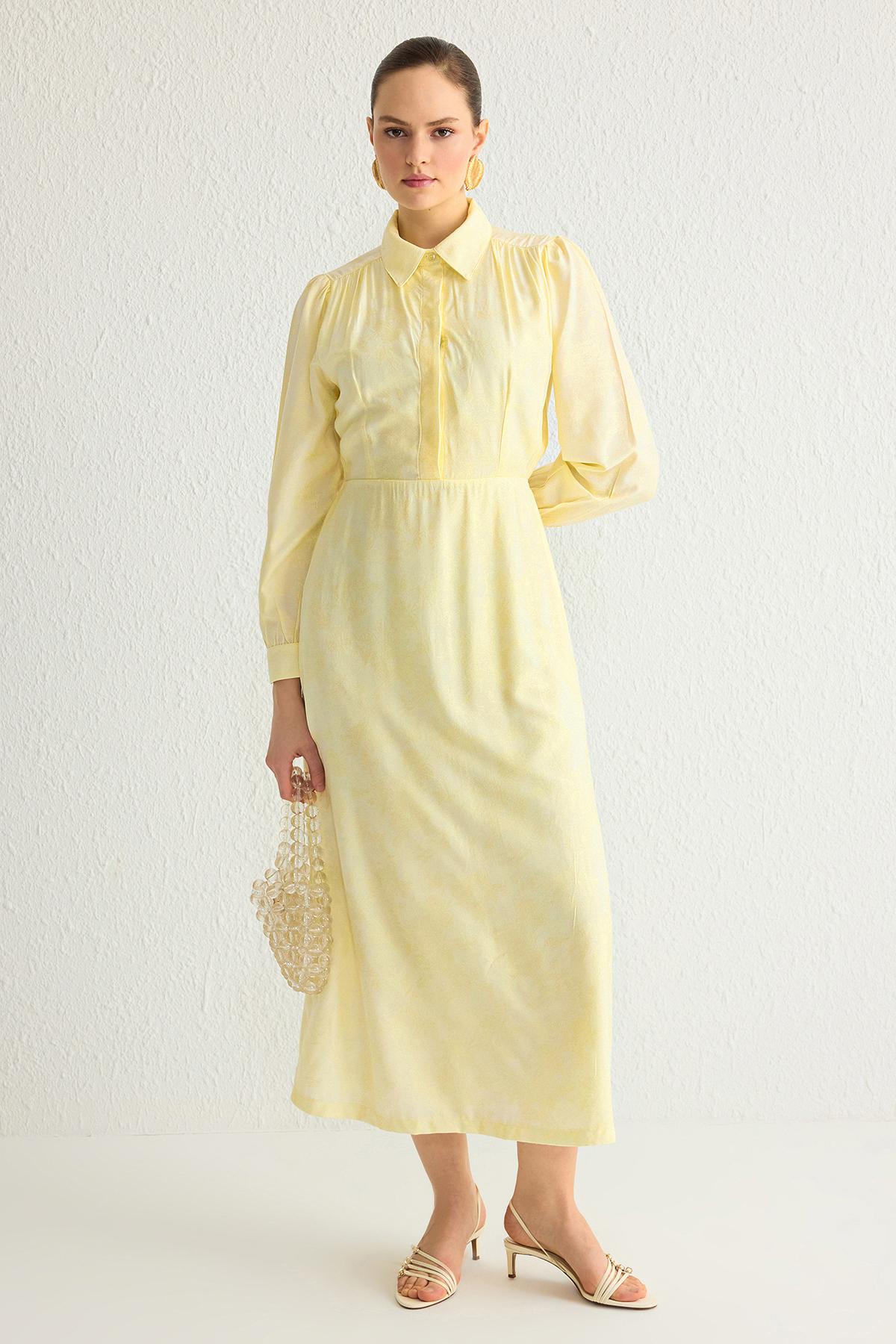 Gelbes Hijab-Kleid