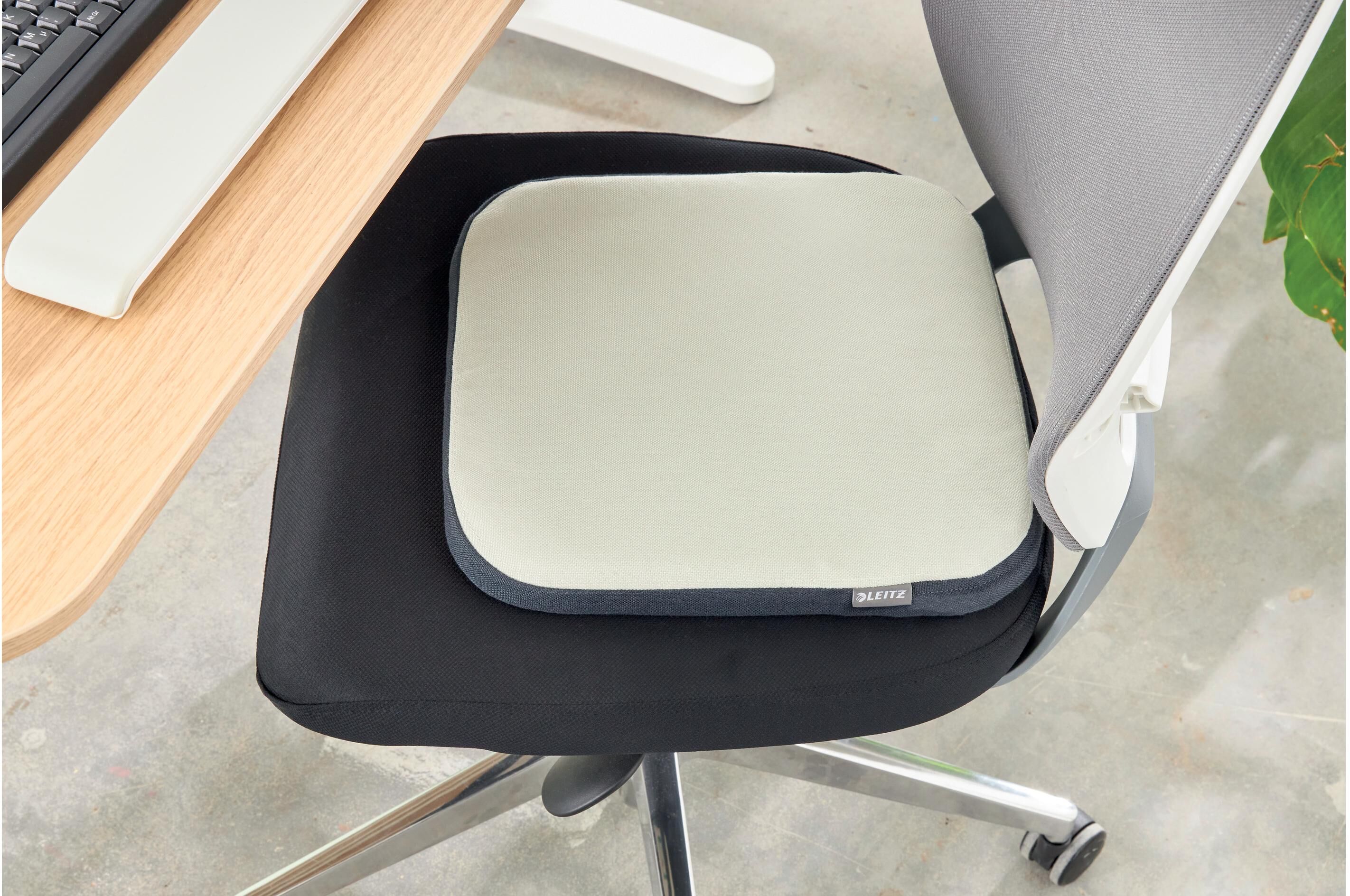 Balancekissen LEITZ "Ergo Active mit Stoffbezug", hellgrau, B:36cm L:36cm, PVC, Yogakissen, Balancekissen hellgrau B/H/L: 36cm x 36cm