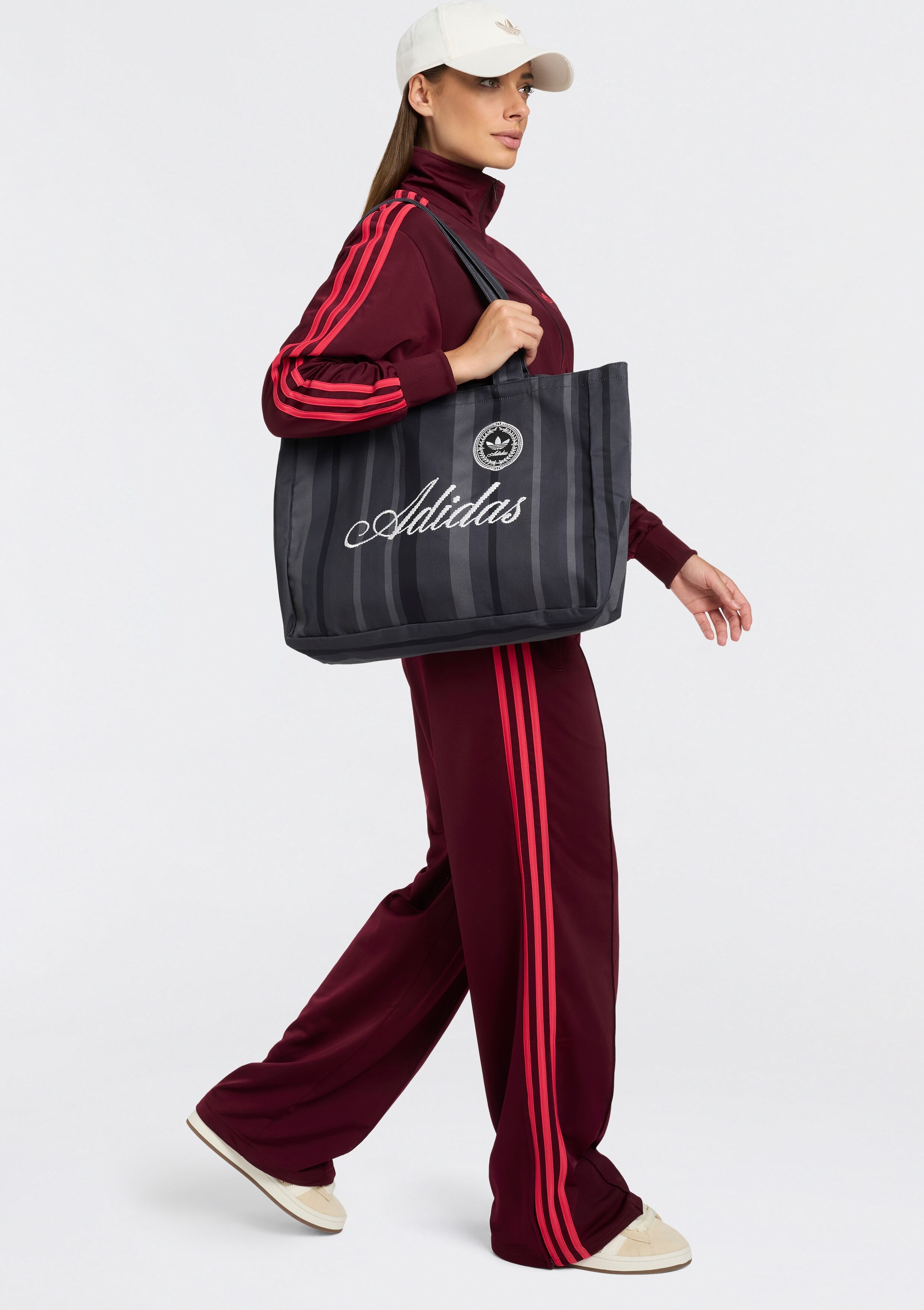 Sporttasche ADIDAS ORIGINALS "SUMMER GLOW CANVA", Kinder, grau (grau six, schwarz), Obermaterial: 80% Polyamid, 20% Elasthan, Taschen Sporttasche, für Erwachsene, im sportlichen Stil grau six, schwarz Einheitsgröße
