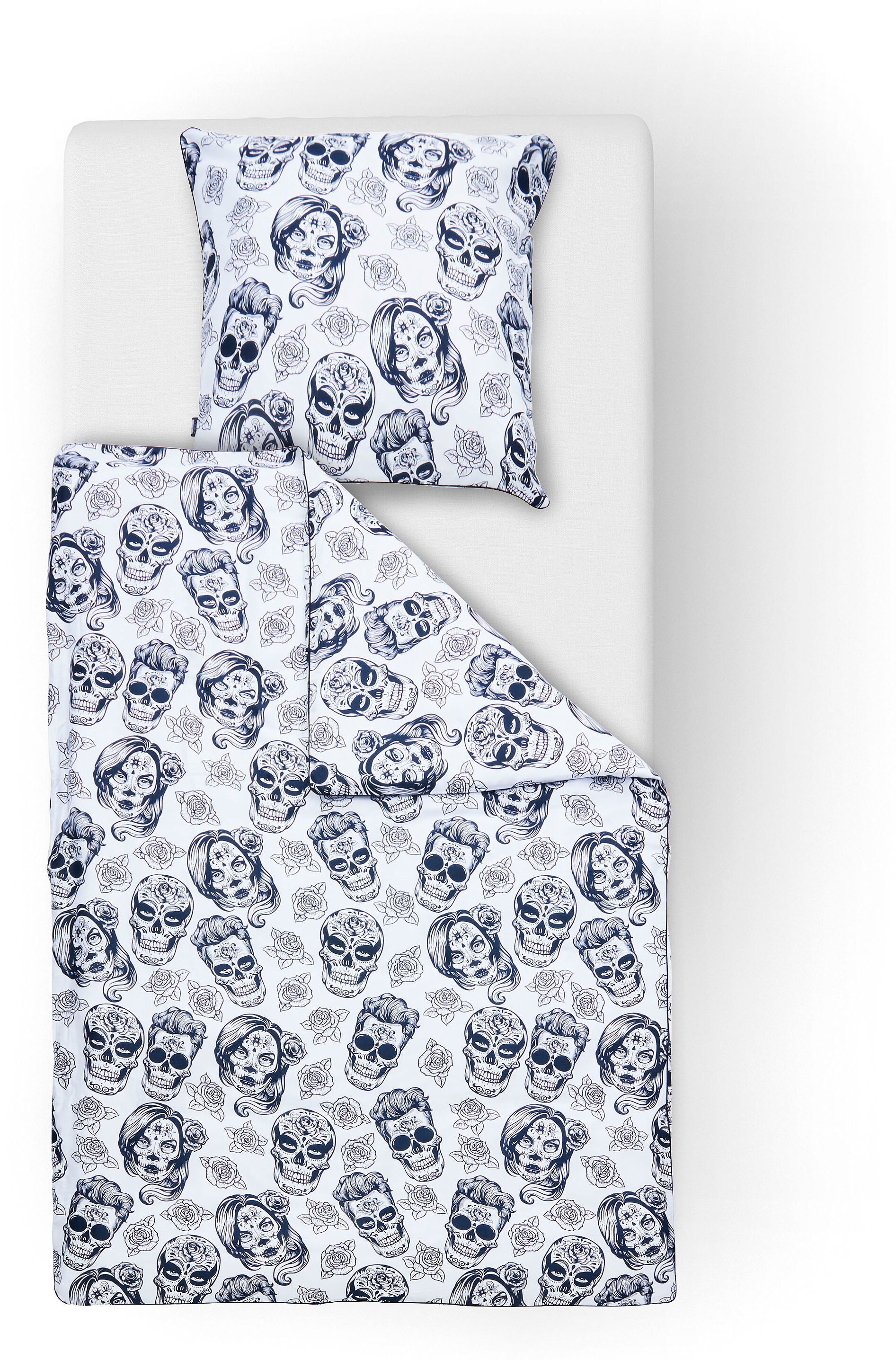 Bettwäsche DONE. "Skulls", schwarz-weiss (schwarz weiß), B/L: 155cm x 220cm, 1 Stk., 1 Stk., Mako-Satin, B/L: 80cm x 80cm, Mako-Satin, Obermaterial: 100% Baumwolle, Bettwäsche, Bettwäsche, beidseitig bedruckte Bettwäsche mit Keder schwarz weiß B/L: 155cm 