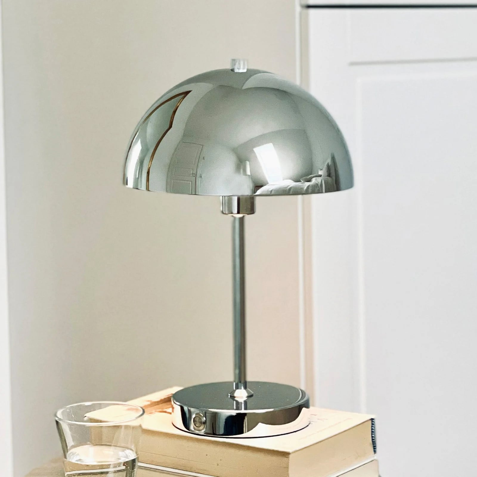 Dyberg Larsen Stockholm LED tafellamp chroom met lampenkap