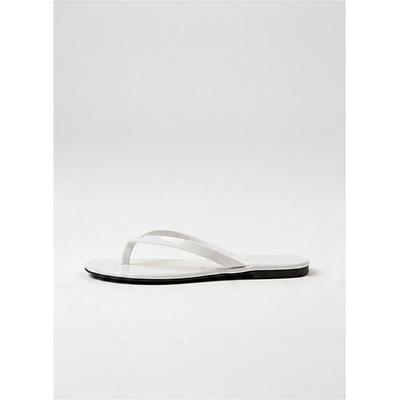 Leuchtend gelbe, schmale Zehentrenner für Damen – minimalistische Sommersandalen mit dünnen Riemen – farbenfrohe Urlaubsschuhe für Strandurlaube und tropische Reisen