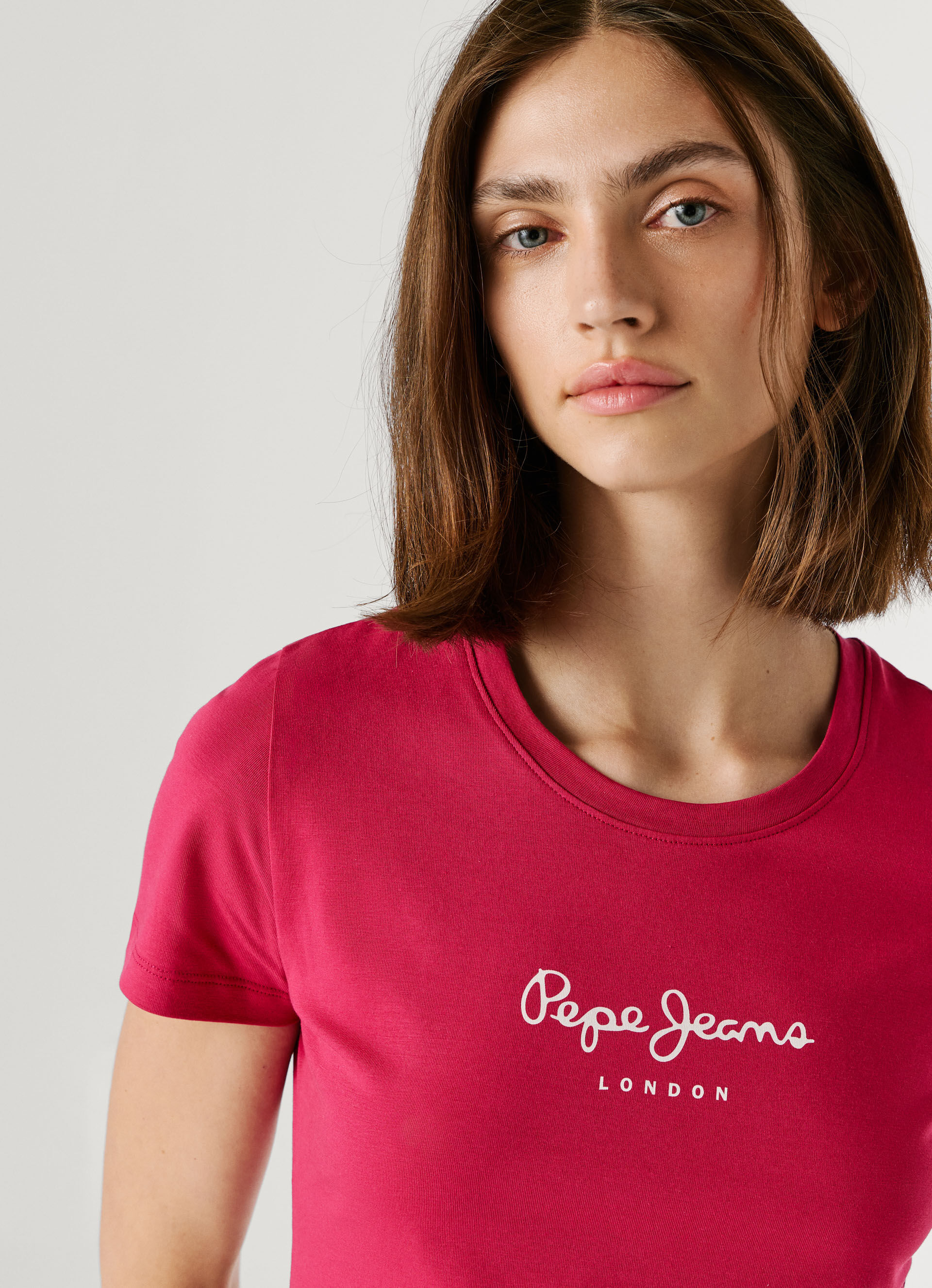 T-Shirt PEPE JEANS "NEW VIRGINIA", Damen, Gr. XS, pink (penn pink 387), Single Jersey, Obermaterial: 95% Baumwolle, 5% Elasthan, figurumspielend hüftlang, Rundhals, Shirts T-Shirt, mit Logo-Print penn pink 387 XS