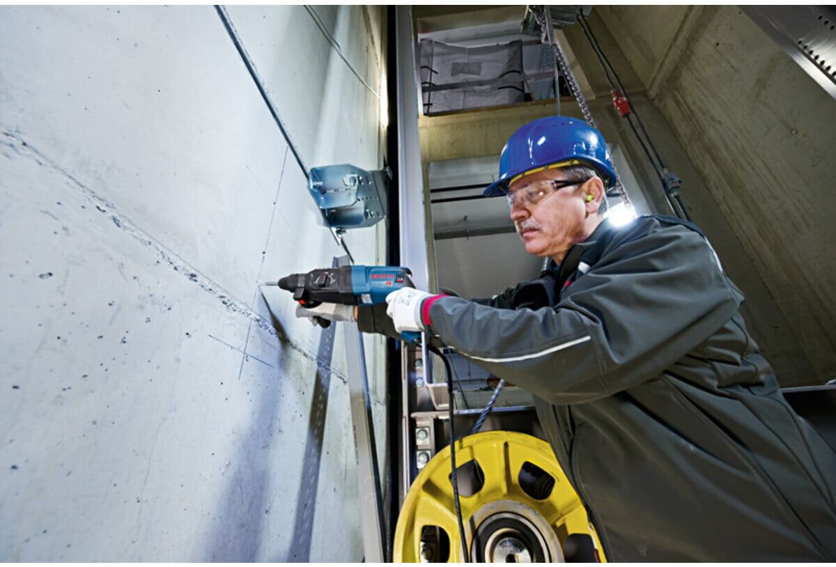 Bosch SDS plus GBH 2-26 Bohrhammer, mit Bohrhammer, SDS plus-Aufnahme und Koffer für Bohren und Meißeln, 06112A3000)