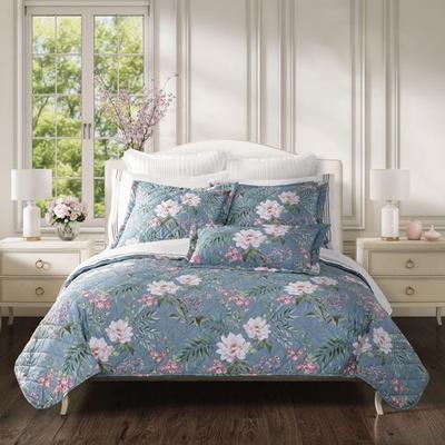 J Queen New York, Inc. Savannah Blue Quilt Set, King / Cal King, Blue