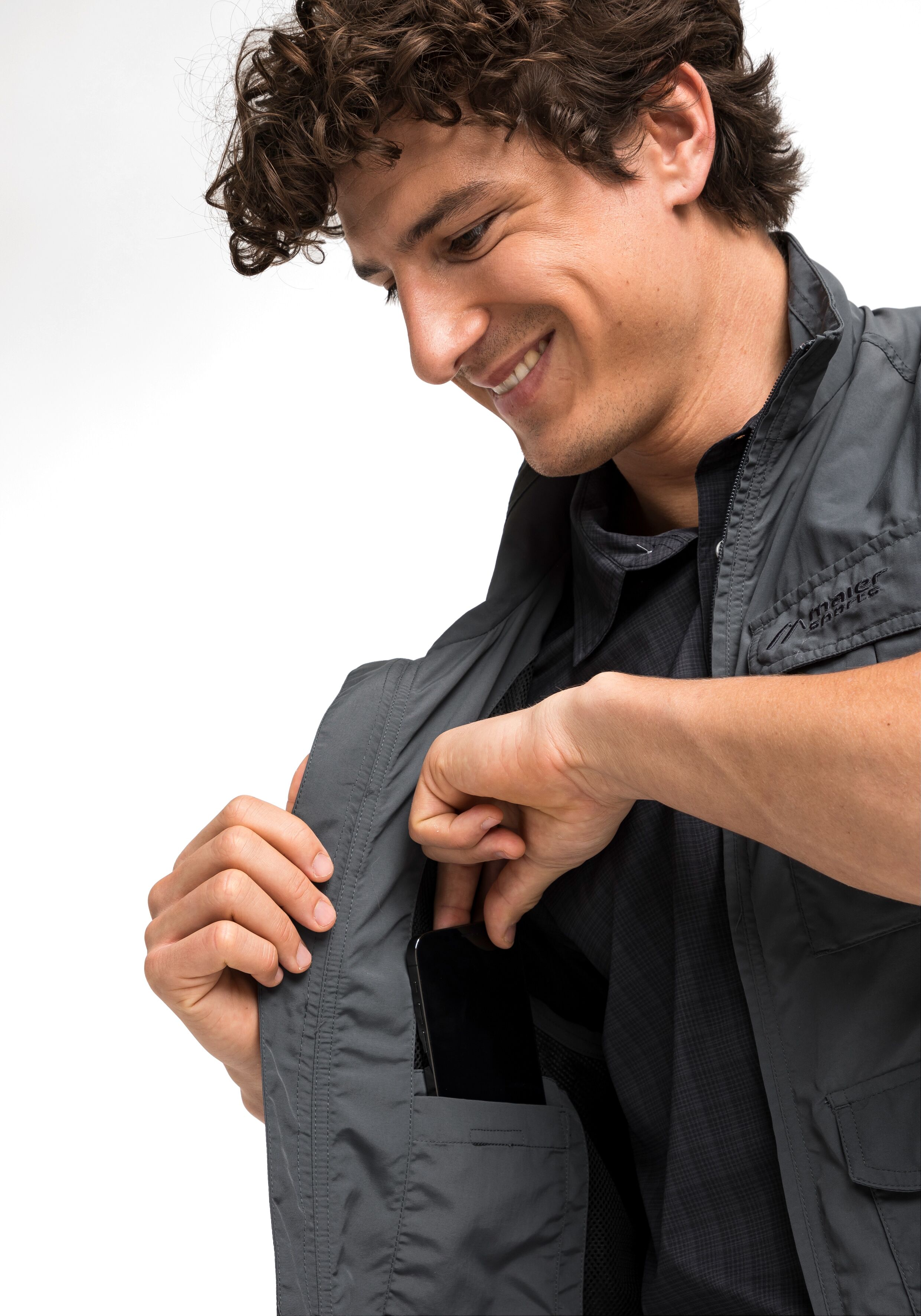 Funktionsweste MAIER SPORTS "Valdemar", Herren, Gr. 64, grau, 100% Polyamid, Westen Funktionsweste, Herren Weste mit mehreren Taschen, atmungsaktive Outdoorweste, Reg Fit grau 64