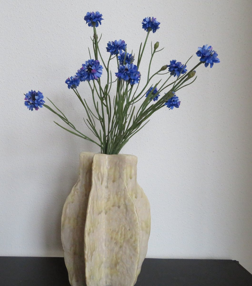 Unieke keramische vaas in off-white, Hoogte: 30,5 cm