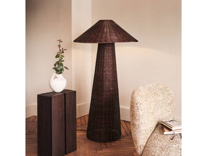 Dou Stehlampe, dunkelbraun, Höhe 131 cm Rattan - ferm LIVING - Wohnzimmer - Design - Holz - Einflammig