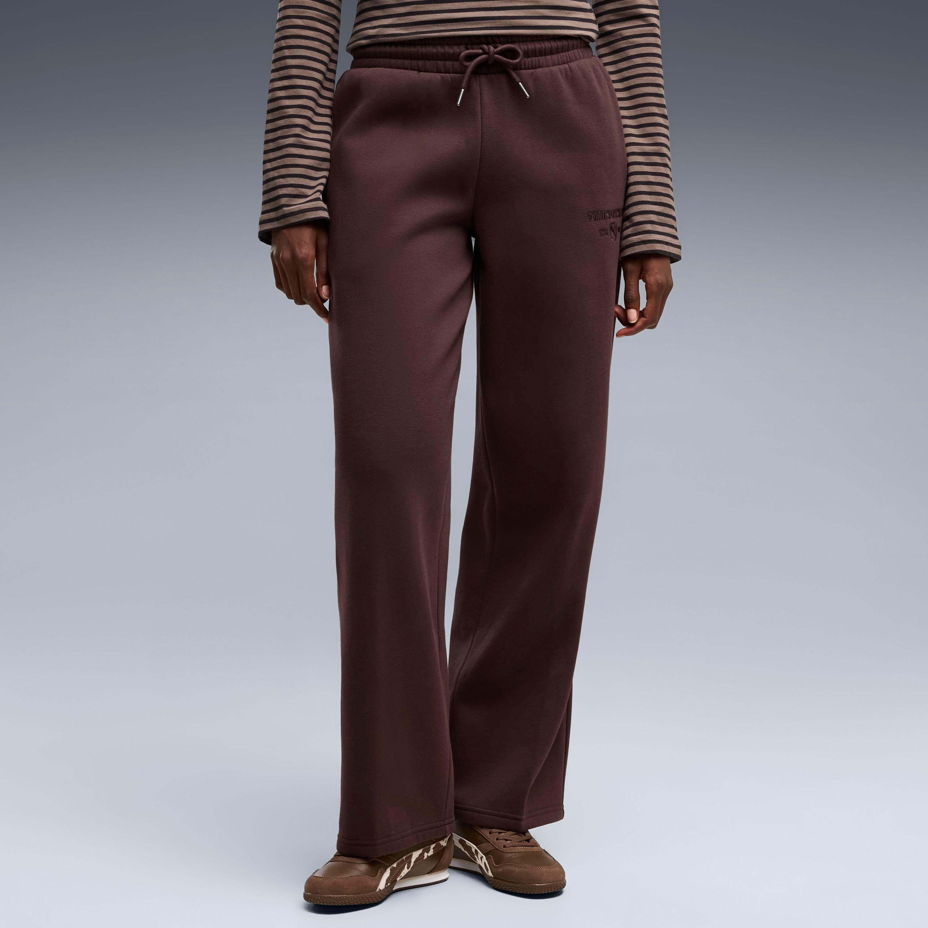 Trainingshose PUMA "CLASS COMFORT STRAIGHT LEG PANTS FL", Damen, Gr. L, N-Gr, braun (chocolate fondue), Fleece, Obermaterial: 68% Baumwolle, 32% Polyester, unifarben, comfort fit normal, Hosen Trainingshose, mit normaler Leibhöhe, unifarben, Comfort Fit c