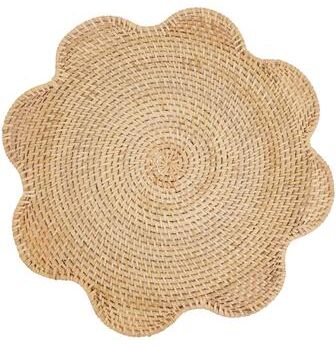 Saro Lifestyle "Scalloped Rattan Round Placemats (Set of 4) - Handwoven Natural Fiber Design for Dining, Entertaining & Table Settings, 15"""