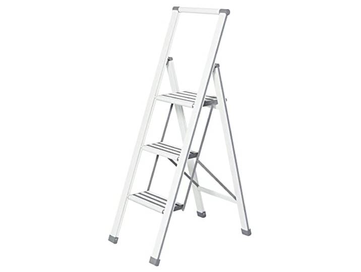 WENKO Leichte Aluminium Trittleiter mit 3 Stufen für 75 cm höheren Stand, rutschsichere XXL-Stufen, Design Klapptrittleiter, TÜV Süd Zertifiziert, 44 x 127 x 5,5 cm, Weiß