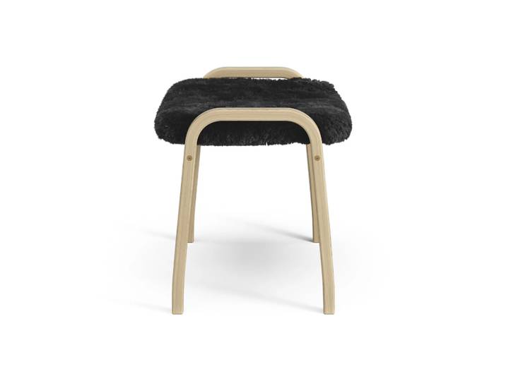 Swedese Lamini Fußhocker für Kinder lackierte Eiche/Schaffell Black (schwarz)